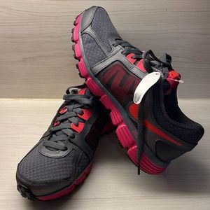 Nike womens Grey Pink I’ve 9 Soft Dual Fashion Run Sneakers Brand New